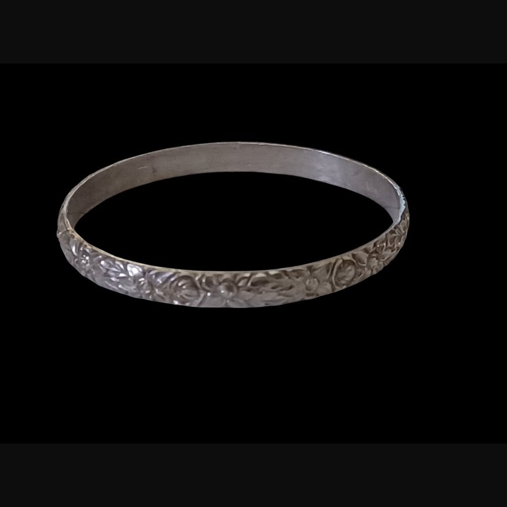 925 Sterling Silver Flower Pattern 5.75" 5mm Thick 1.8" Diameter Bracelet